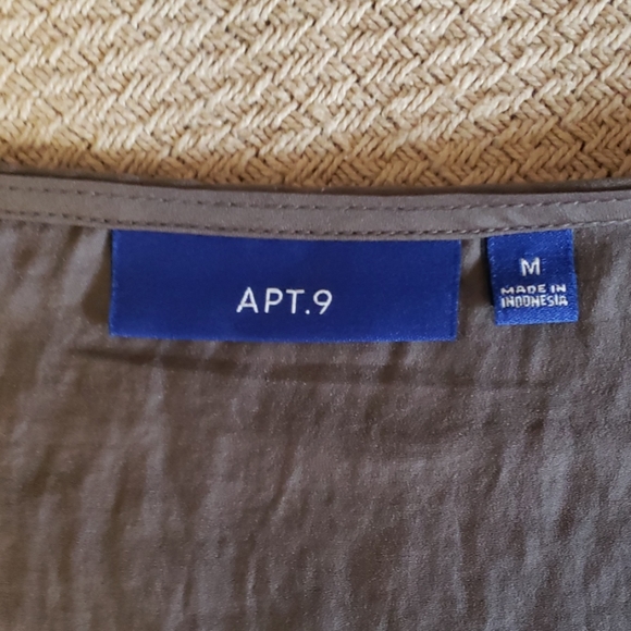 Top - Picture 2 of 4